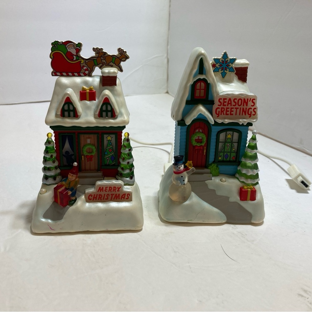 Hallmark 2009 light up synchronized musical caroling cottages